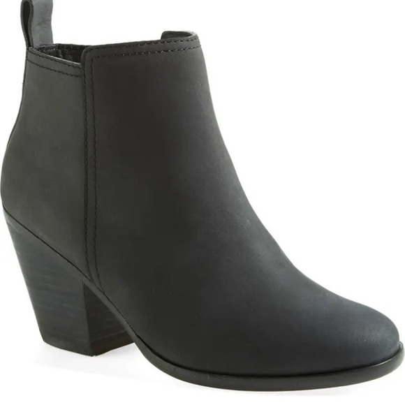 COLE HAAN / matte black ankle bootie - Picture 7 of 9
